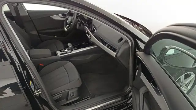 Audi A4 view 10
