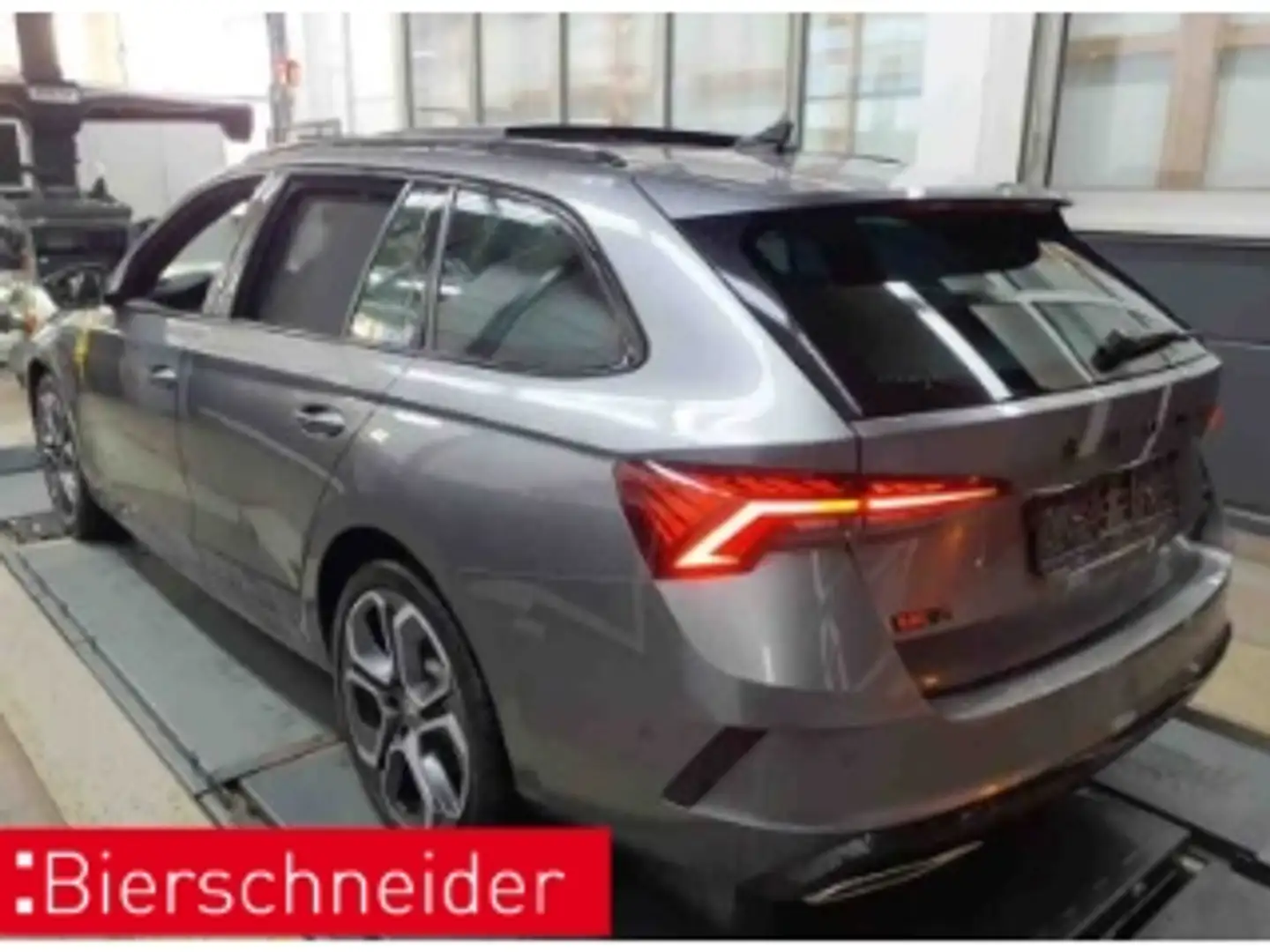 Skoda Octavia Combi 1.4 eHybrid DSG RS iV PANO AHK HEAD UP Grau - 2