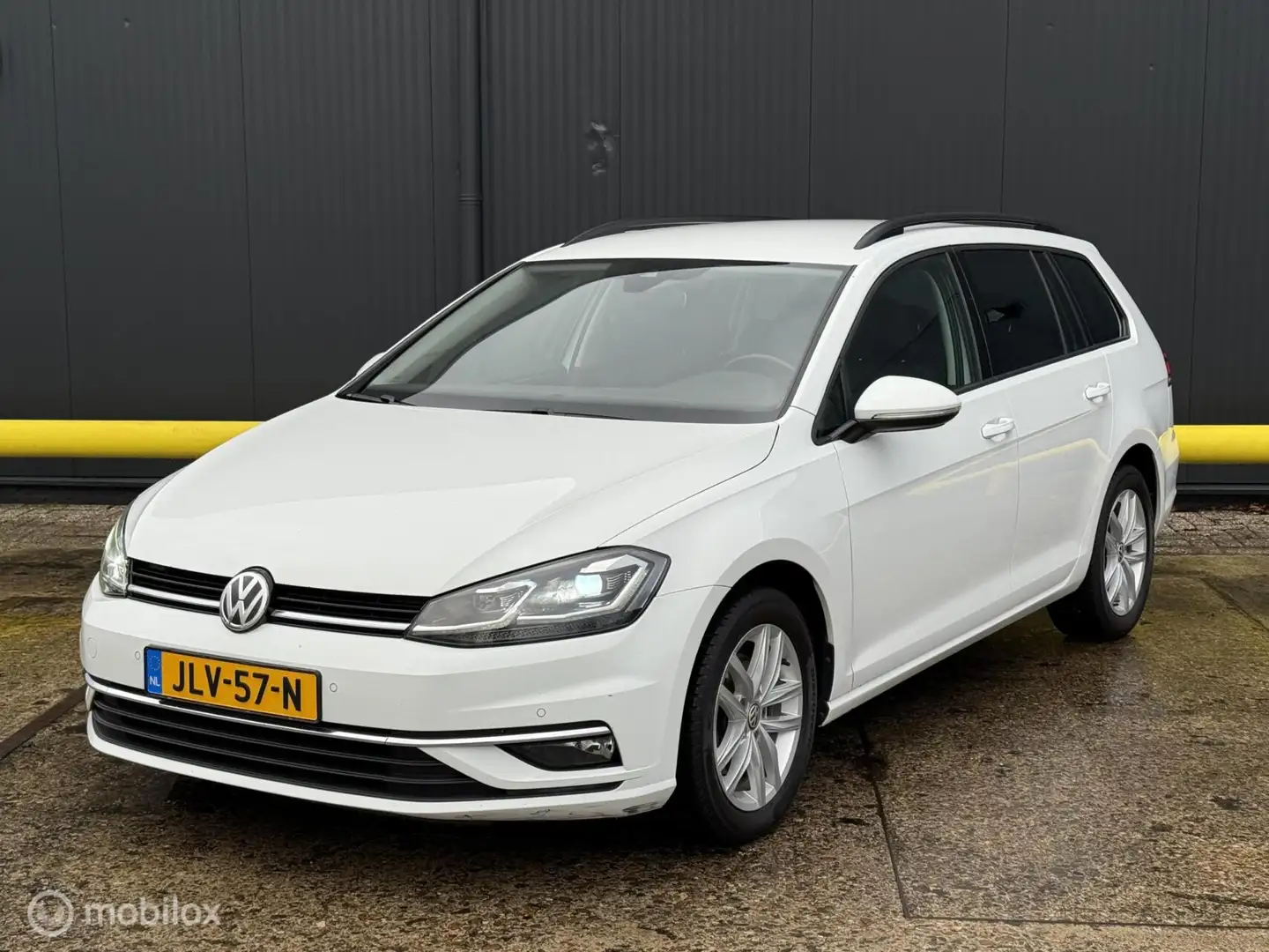 Volkswagen Golf Variant 1.6 TDI Highline | ACC | CARPLAY | Wit - 1
