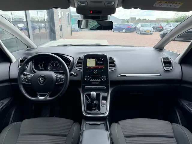 Renault Grand Scenic view 3