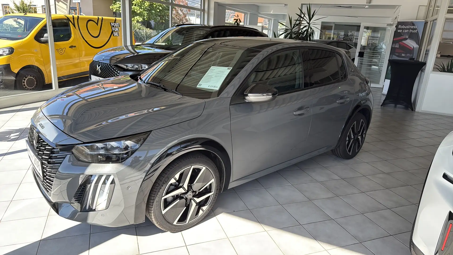 Peugeot 208 Hybrid 145 GT Grau - 1