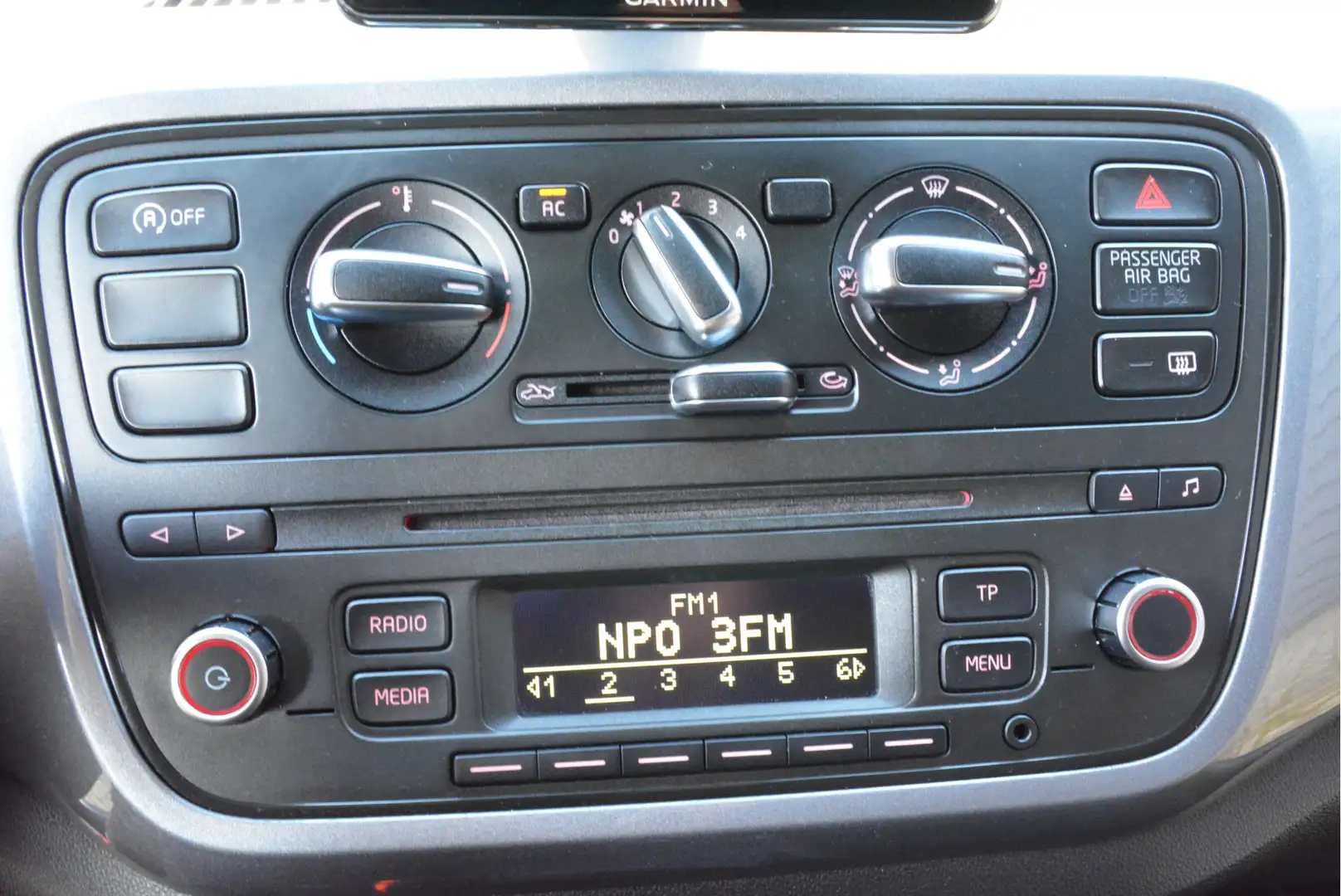 SEAT Mii 1.0 Style Sport Airco Rood - 2