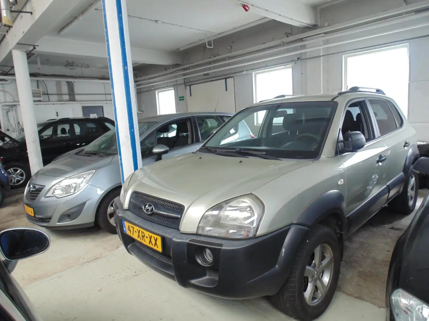 Hyundai TUCSON 2.0i Dynamic MET AIRCO Grijs - 2