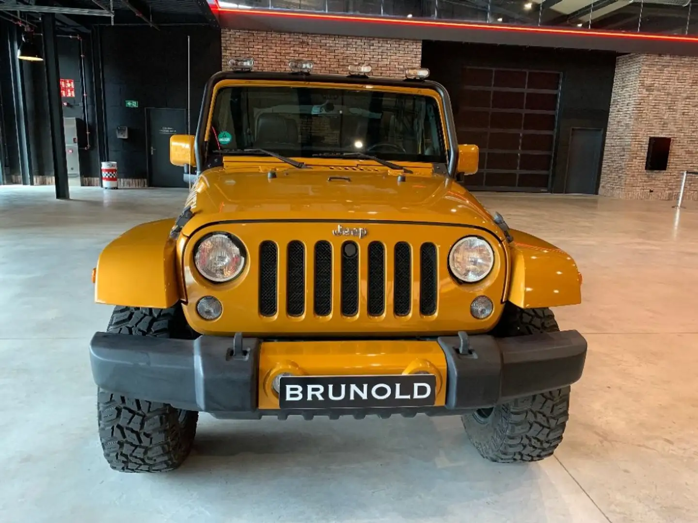 Jeep Wrangler 2.8CRD Sahara Aut. - 2