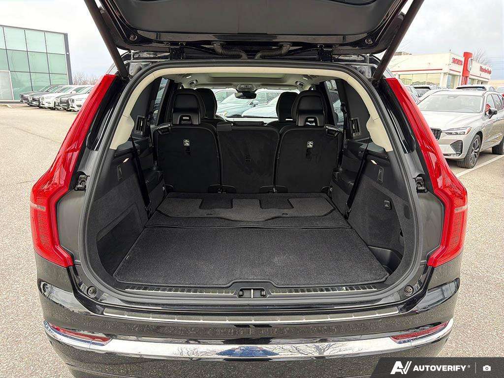 2024 Volvo XC90 T8 Ultimate Bright Theme thumb 11