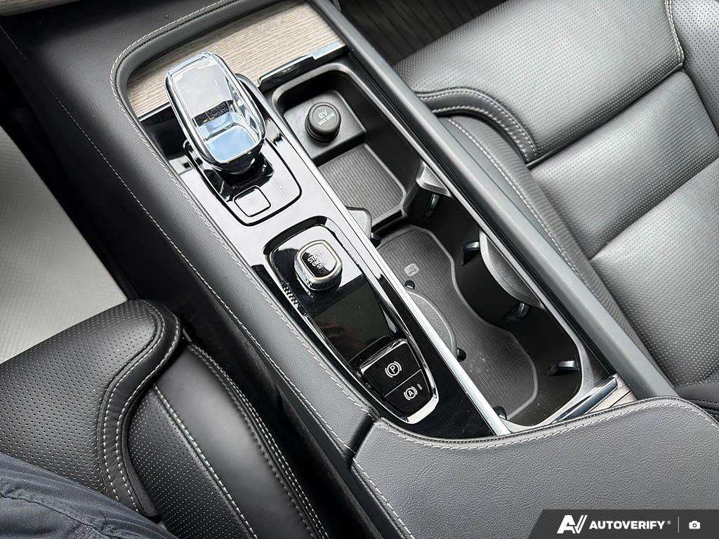 2024 Volvo XC90 T8 Ultimate Bright Theme thumb 17