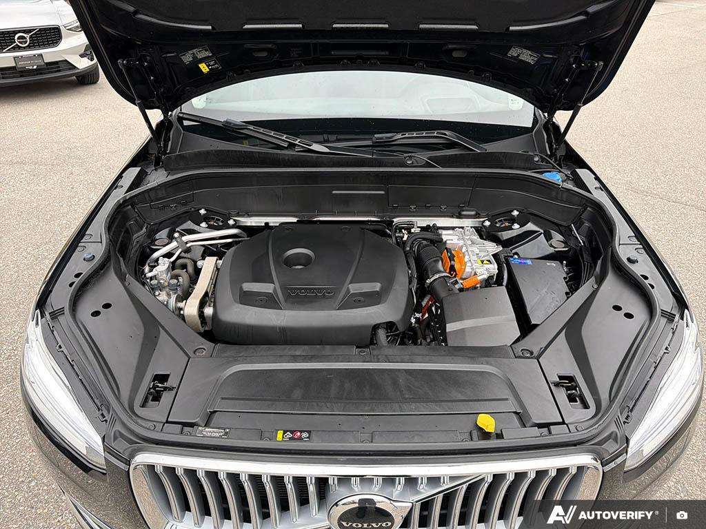 2024 Volvo XC90 T8 Ultimate Bright Theme thumb 9