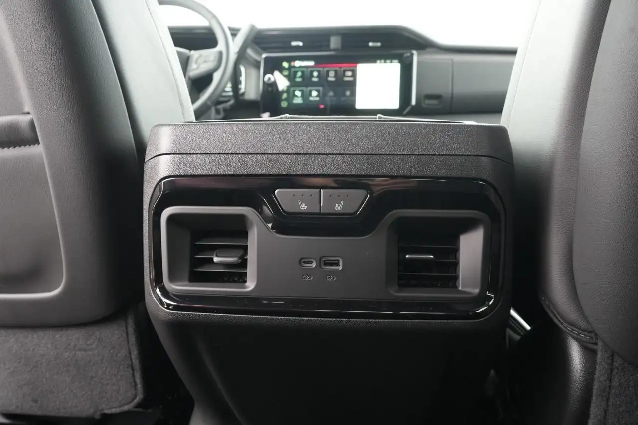 GMC Sierra 2500HD снимка GMC Sierra 2500HD