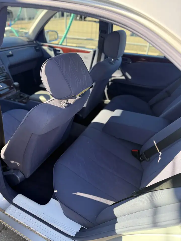 Mercedes-Benz E 220 CDI Classic, foto 1