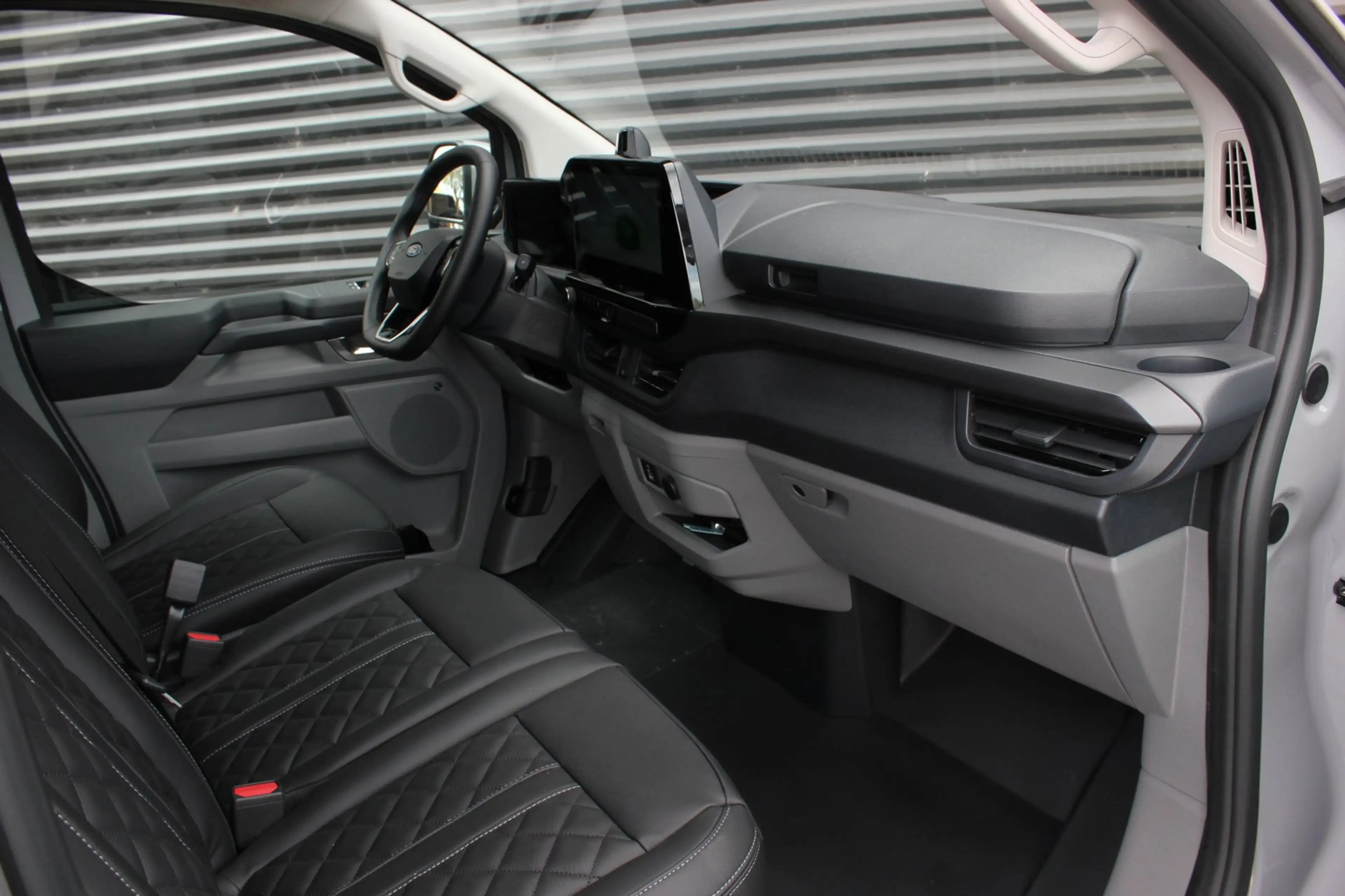 Ford E-Transit Cust. 340 L2H1 SPORT 71 kWh 218PK / JB-EDITON / B& — photo 33