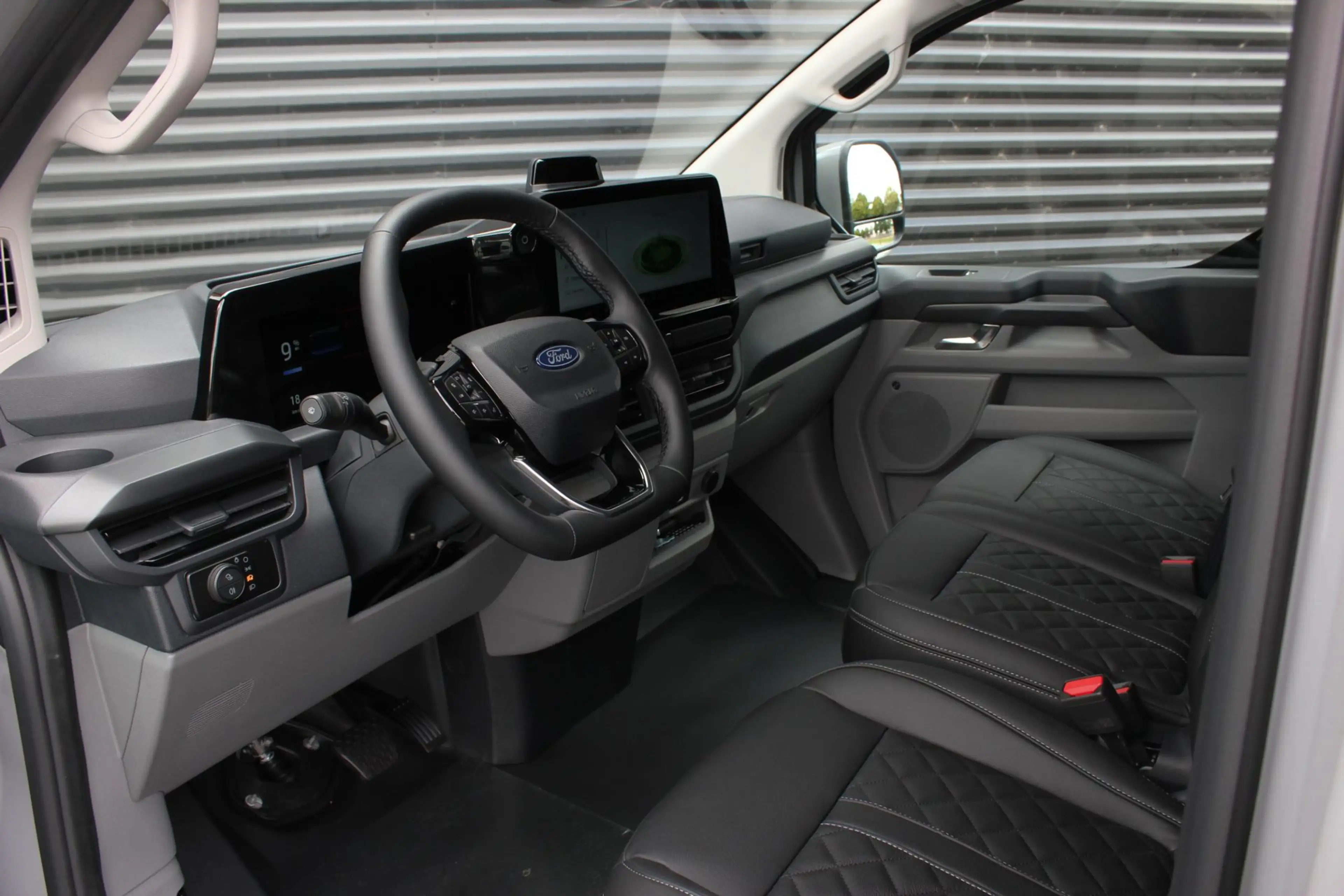 Ford E-Transit Cust. 340 L2H1 SPORT 71 kWh 218PK / JB-EDITON / B& — photo 28