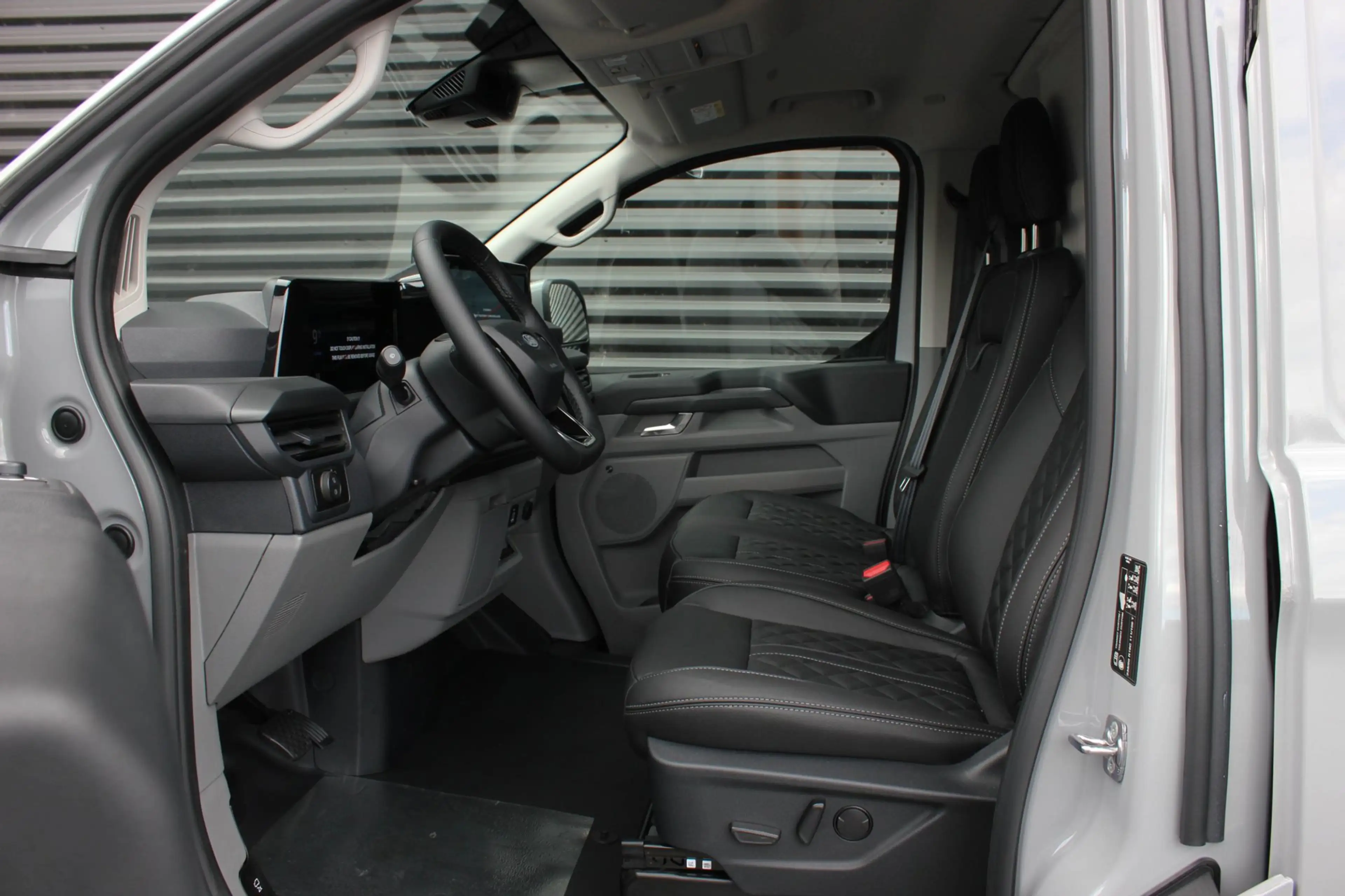 Ford E-Transit Cust. 340 L2H1 SPORT 71 kWh 218PK / JB-EDITON / B& — photo 13