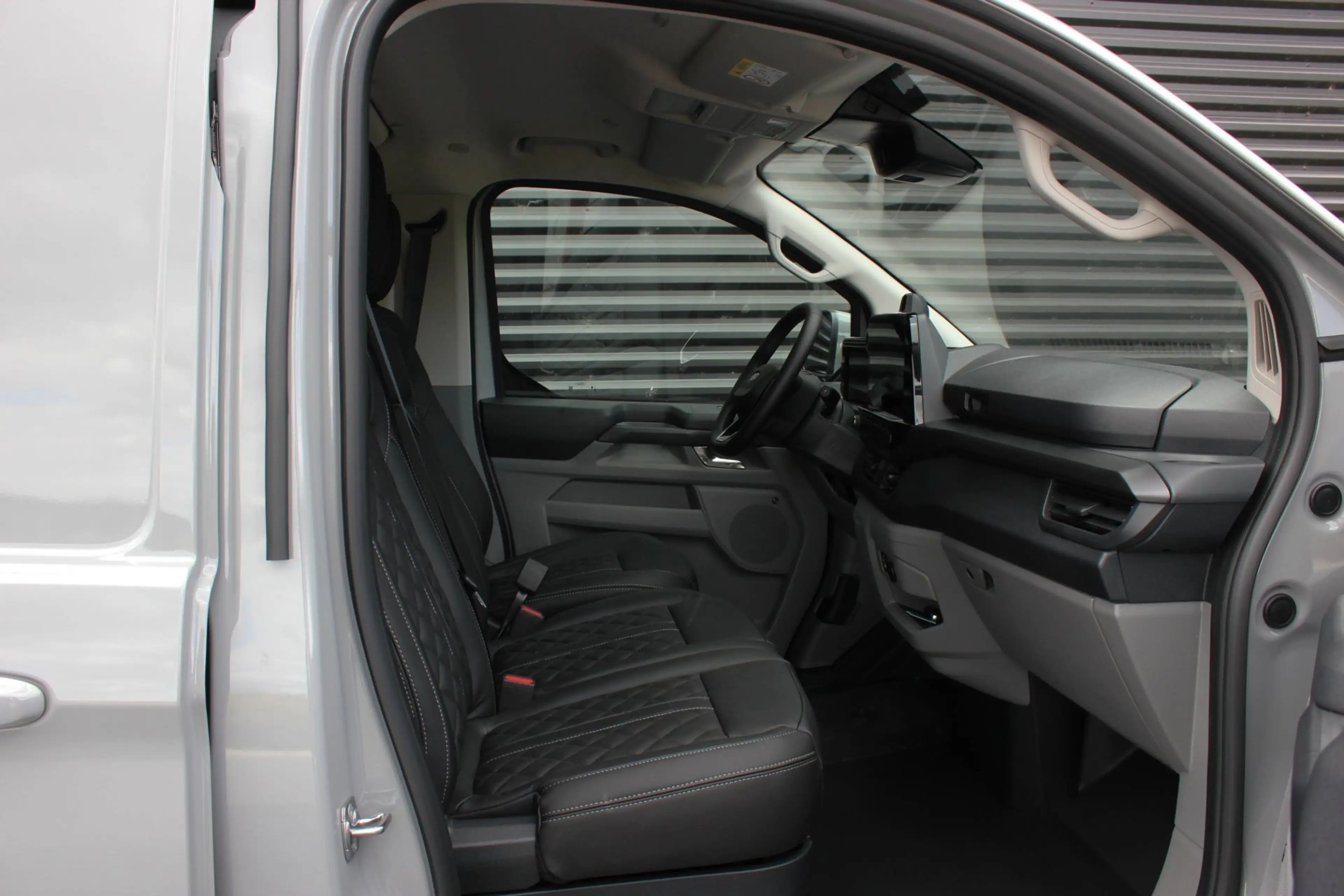 Ford E-Transit Cust. 340 L2H1 SPORT 71 kWh 218PK / JB-EDITON / B& — photo 35
