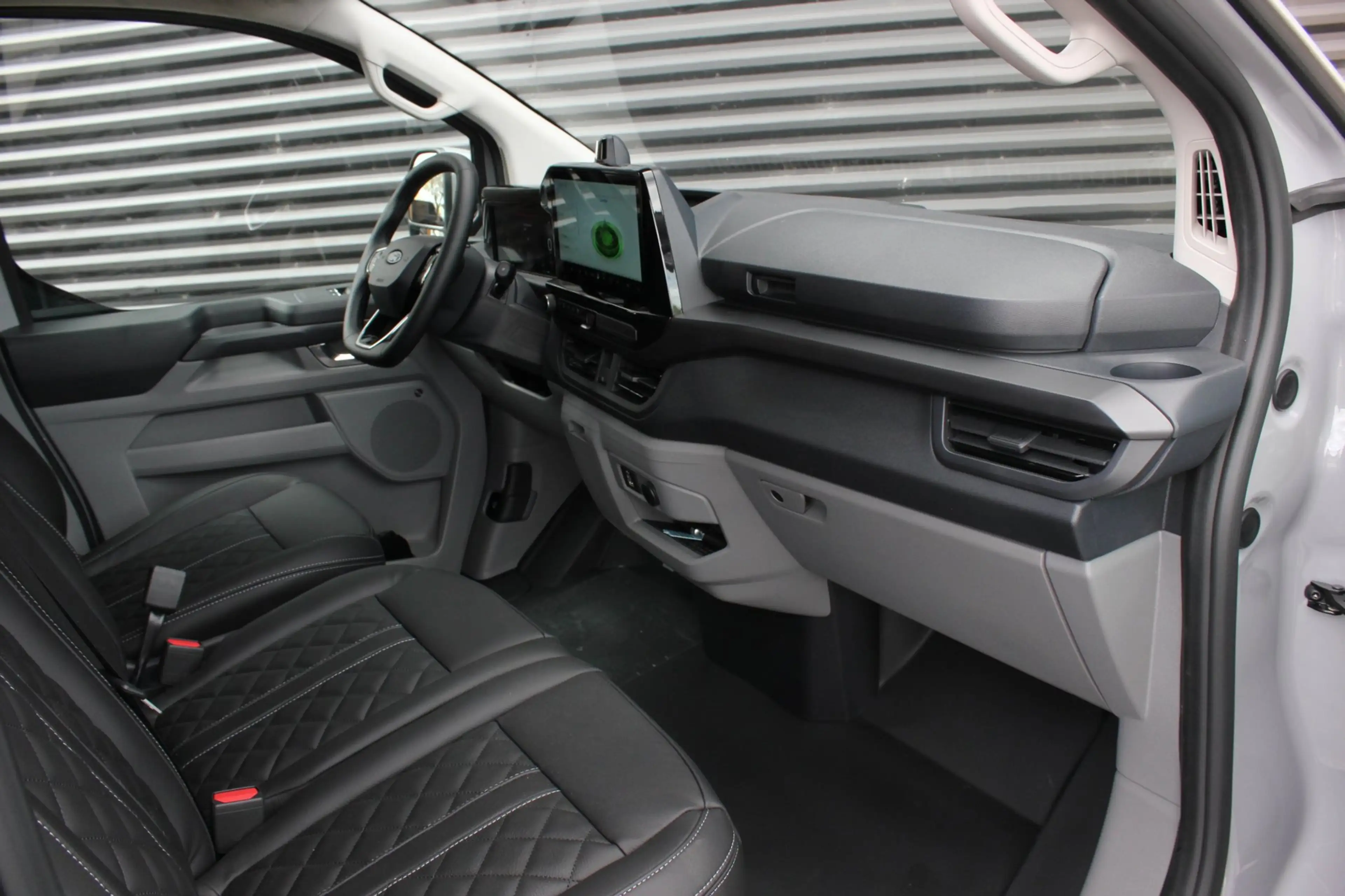 Ford E-Transit Cust. 340 L2H1 SPORT 71 kWh 218PK / JB-EDITON / B& — photo 32