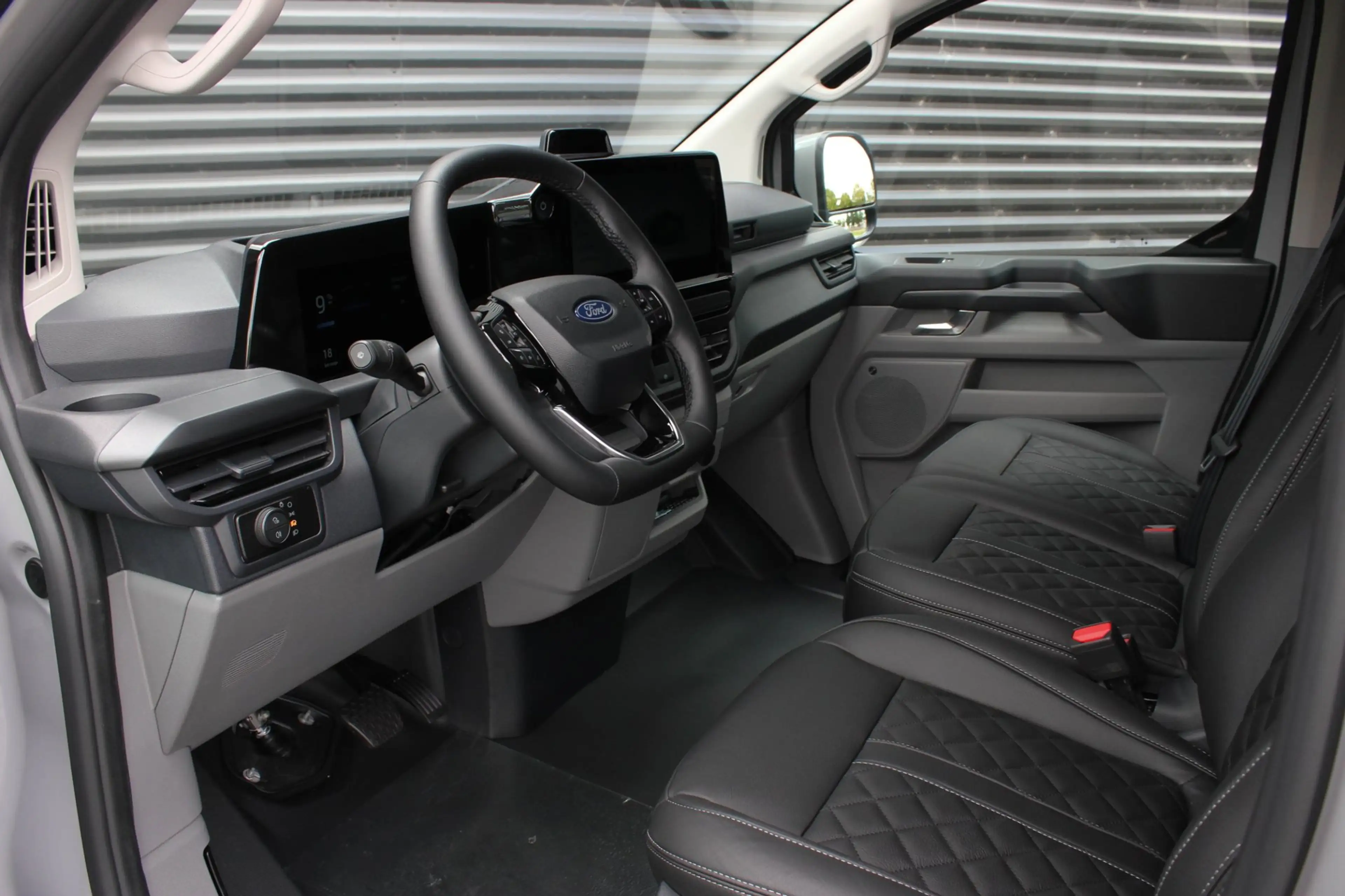 Ford E-Transit Cust. 340 L2H1 SPORT 71 kWh 218PK / JB-EDITON / B& — photo 29