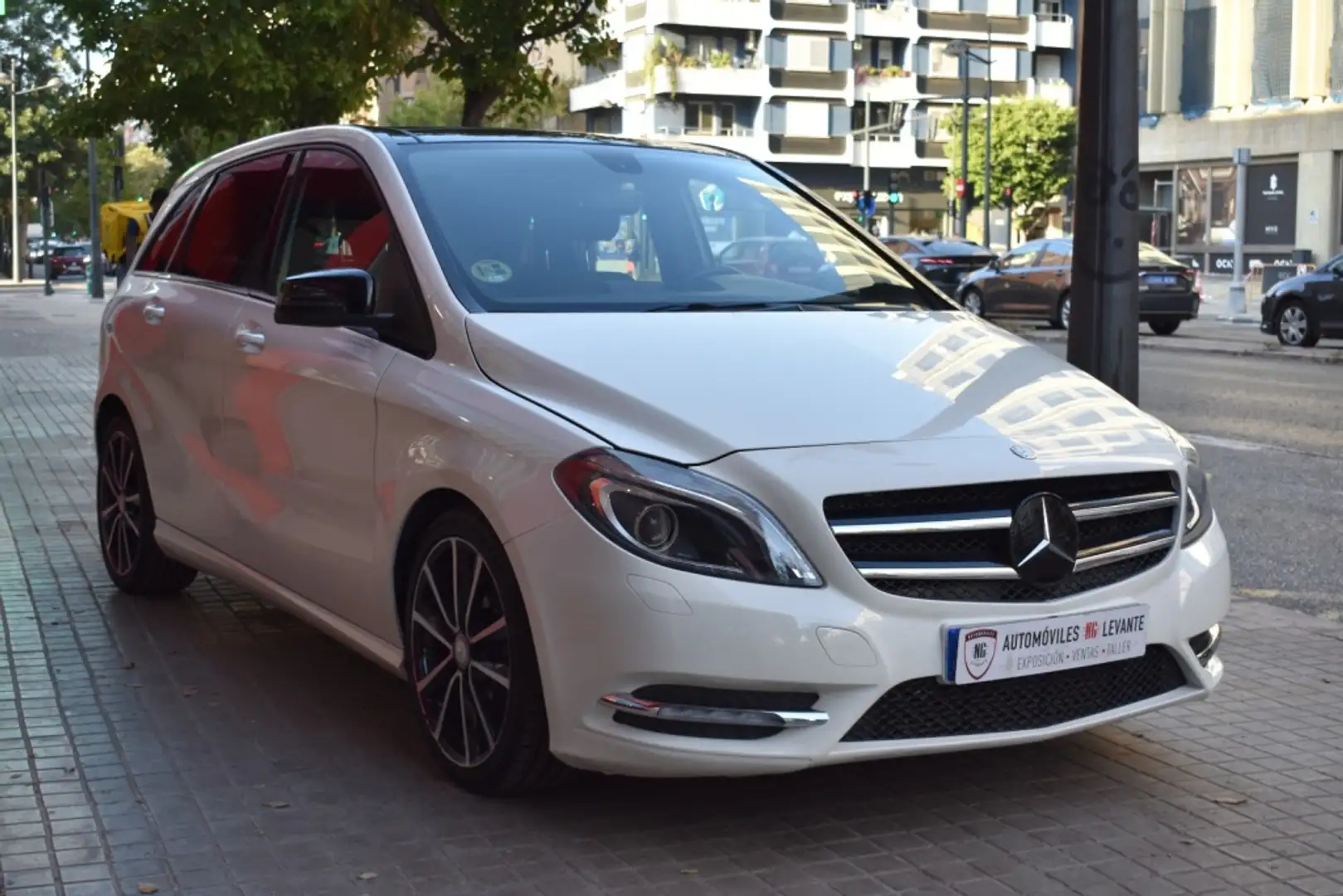 Mercedes-Benz B 180 CDI 7G-DCT Weiß - 2