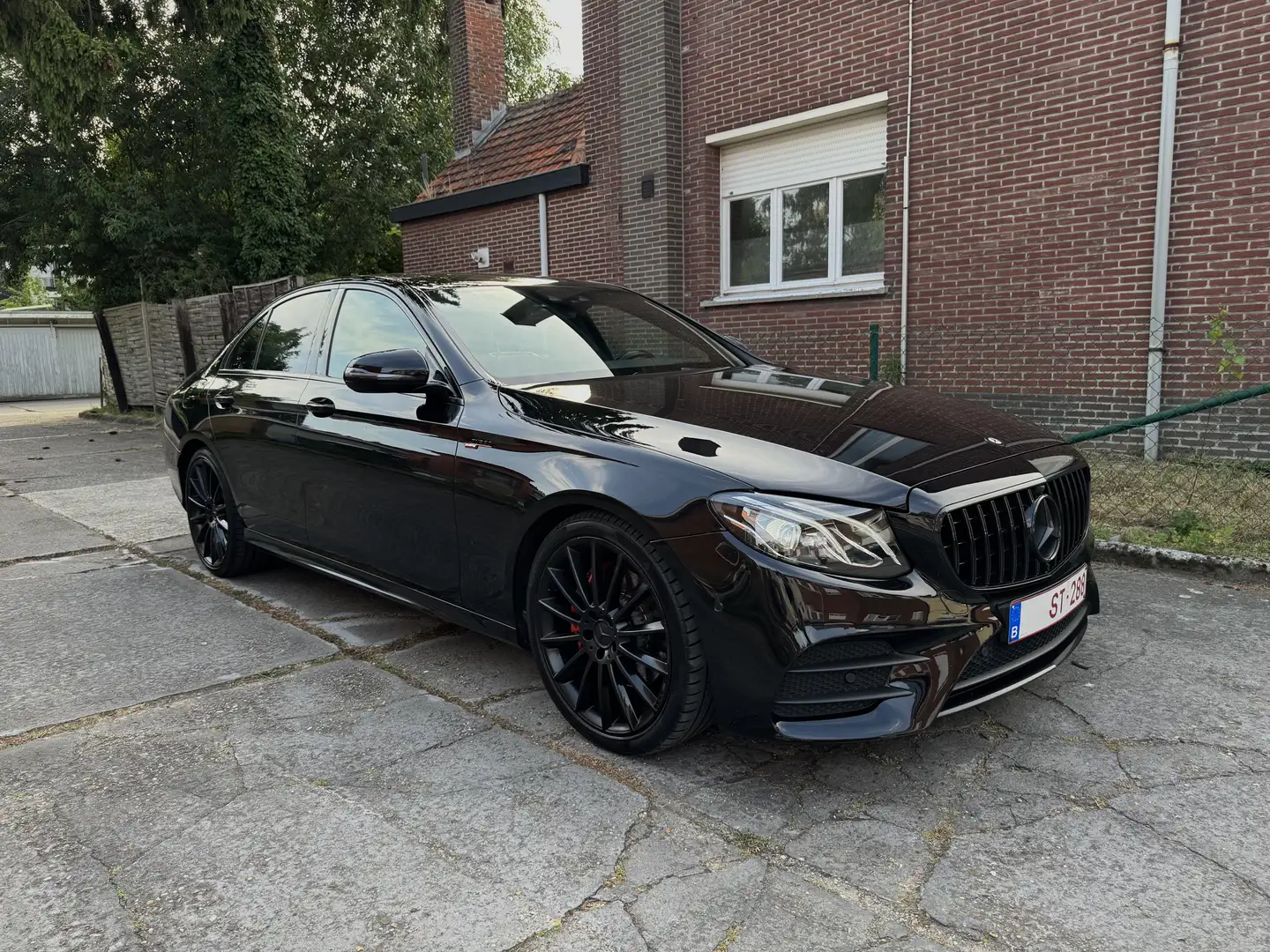 Mercedes-Benz E 200 d 9G-TRONIC AMG Line - 1