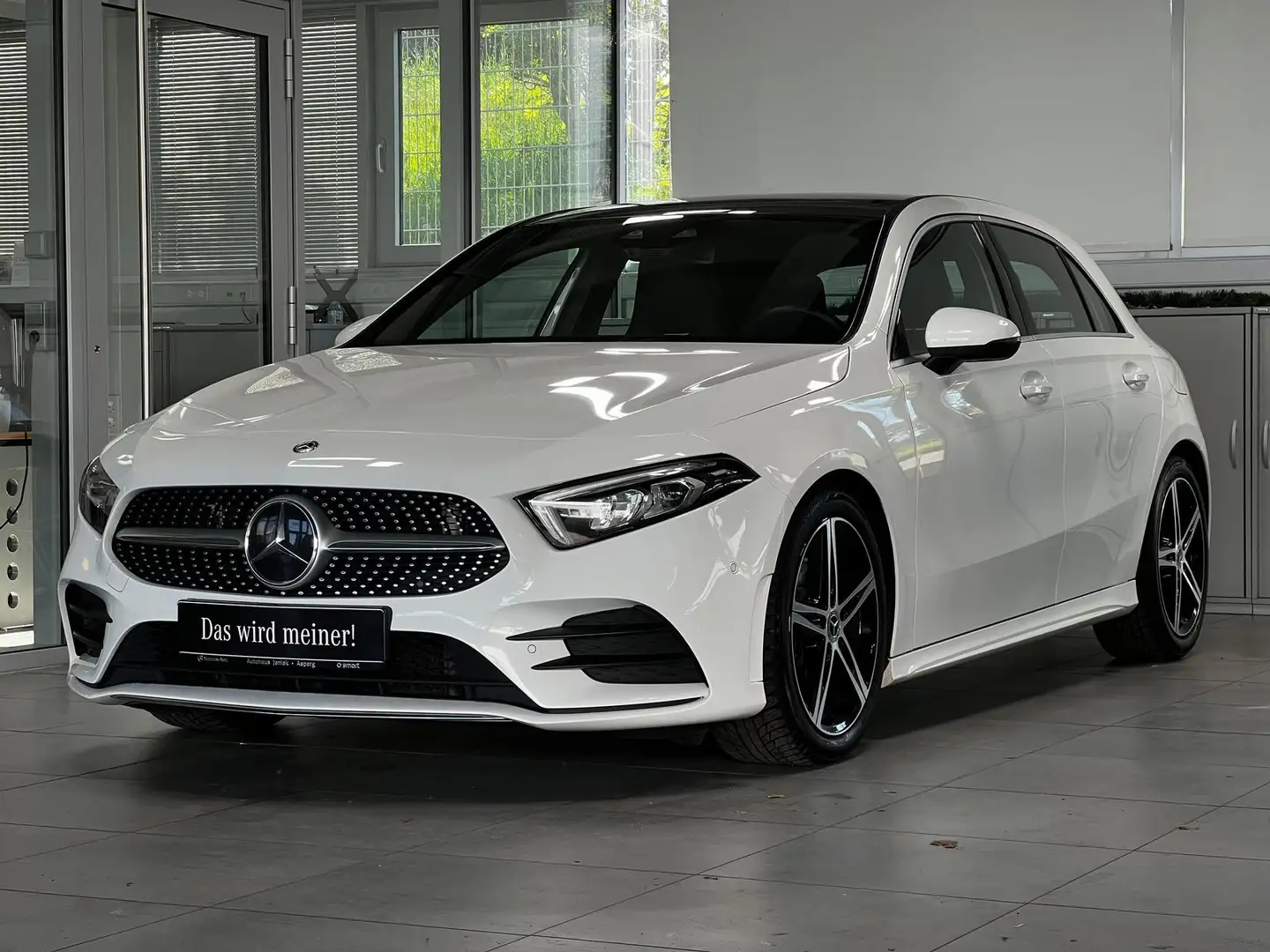 Mercedes-Benz A 220 AMG Line DISTRONIC PANODACH+NAVI+PDC&KAM++ Weiß - 1