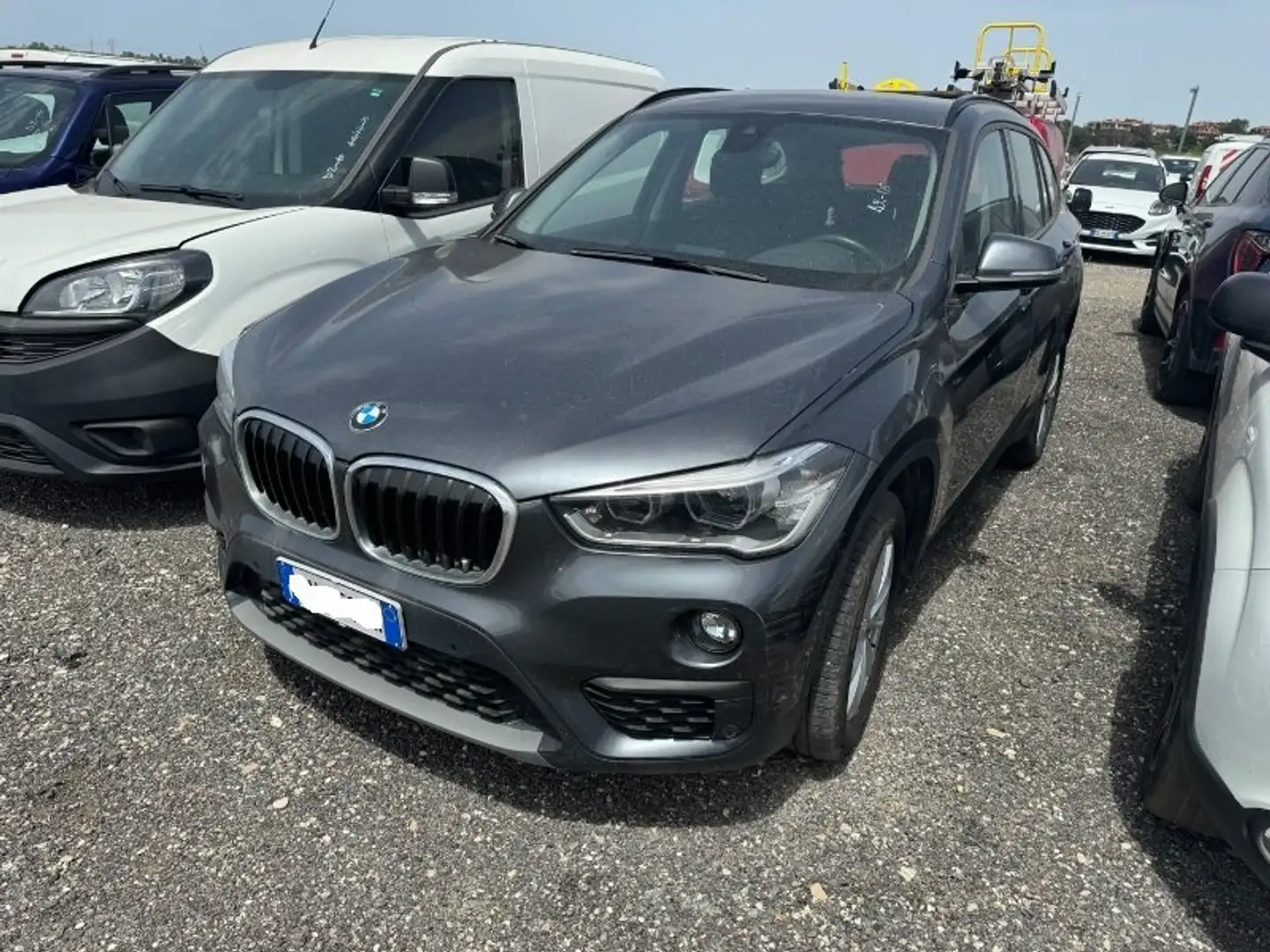 BMW X1 X1 F48 sdrive18d Business auto my18 Grau - 2