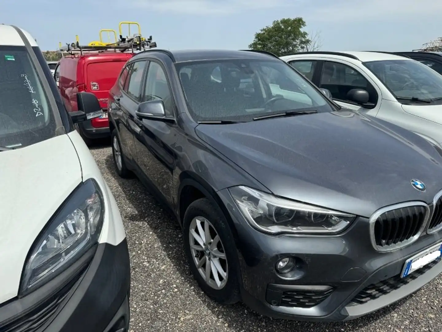 BMW X1 X1 F48 sdrive18d Business auto my18 Grau - 1