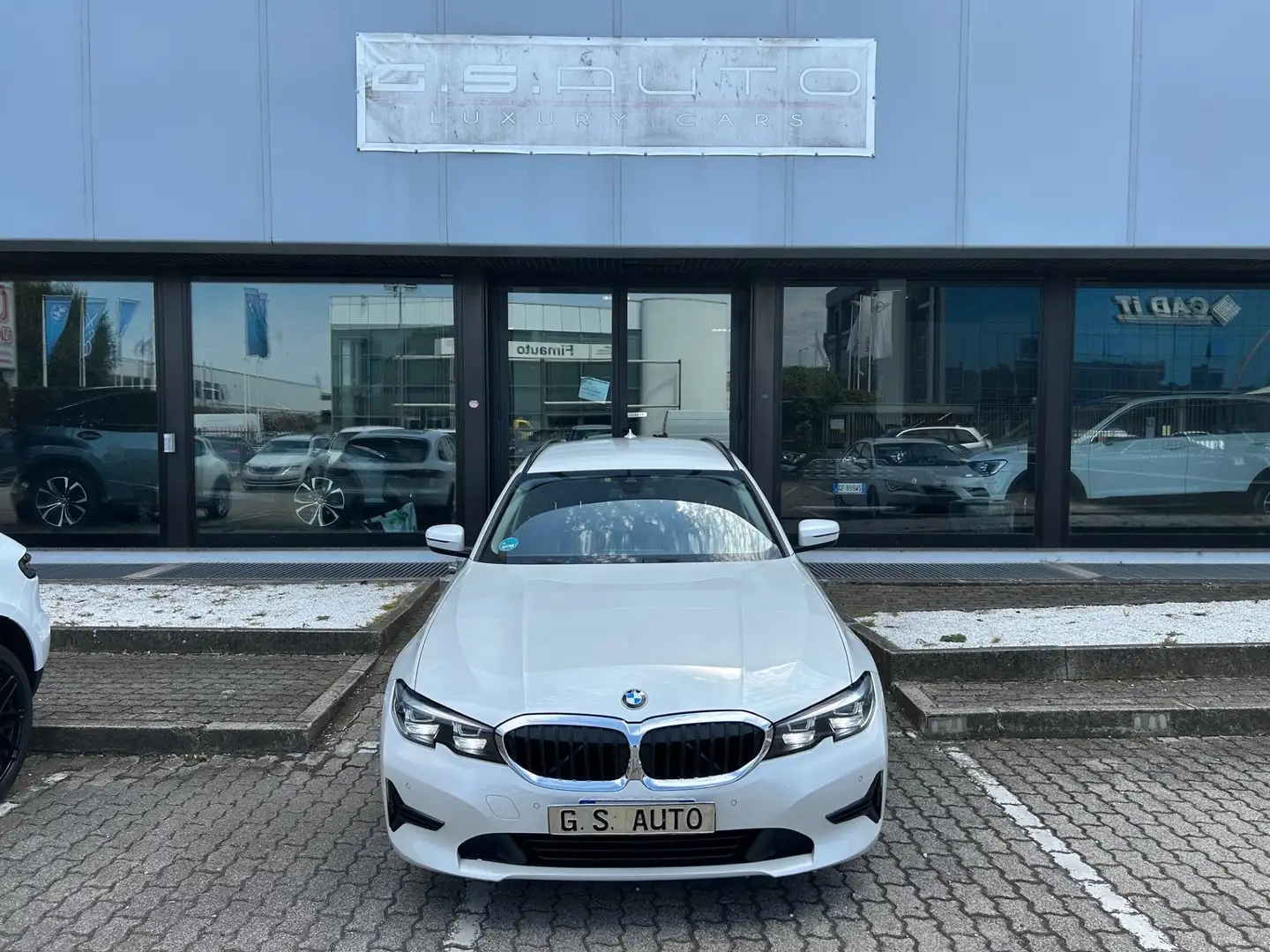 BMW 318 318i Touring Business Advantage auto Blanc - 2