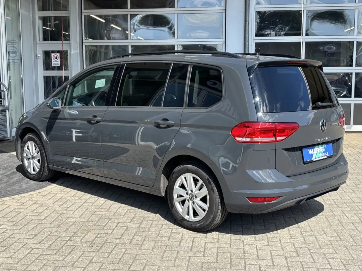 Volkswagen Touran Comfortline 7Sitzer Standhz Pano Navi LED Grau - 2