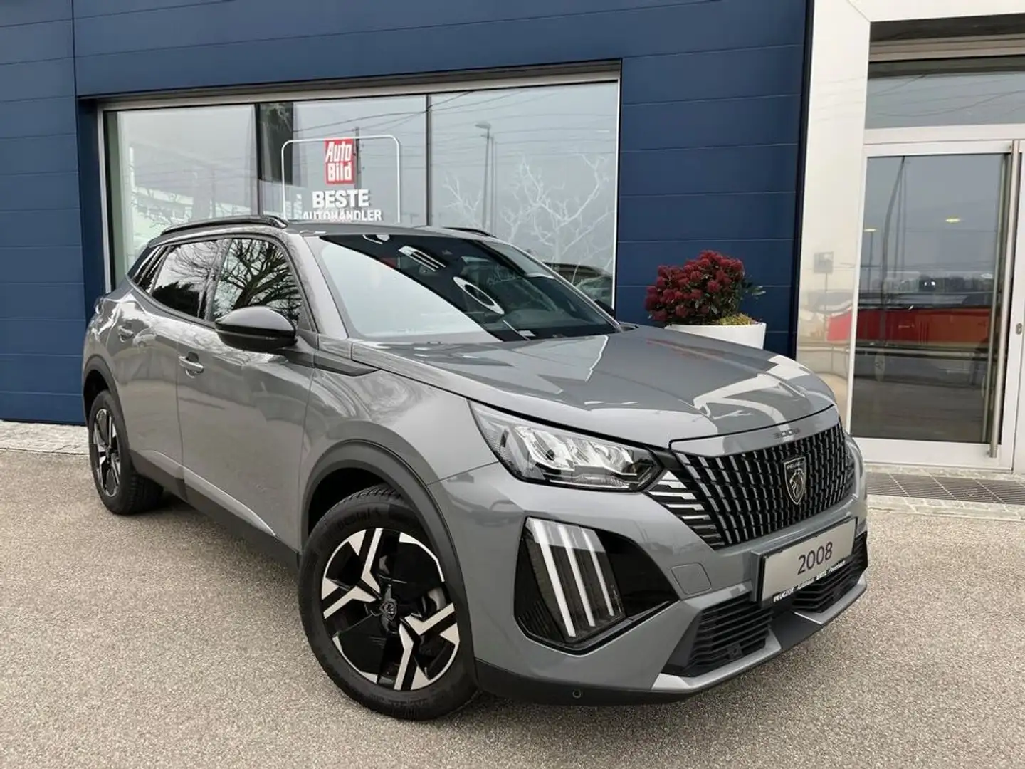 Peugeot 2008 Hybrid 145 Allure Grau - 1
