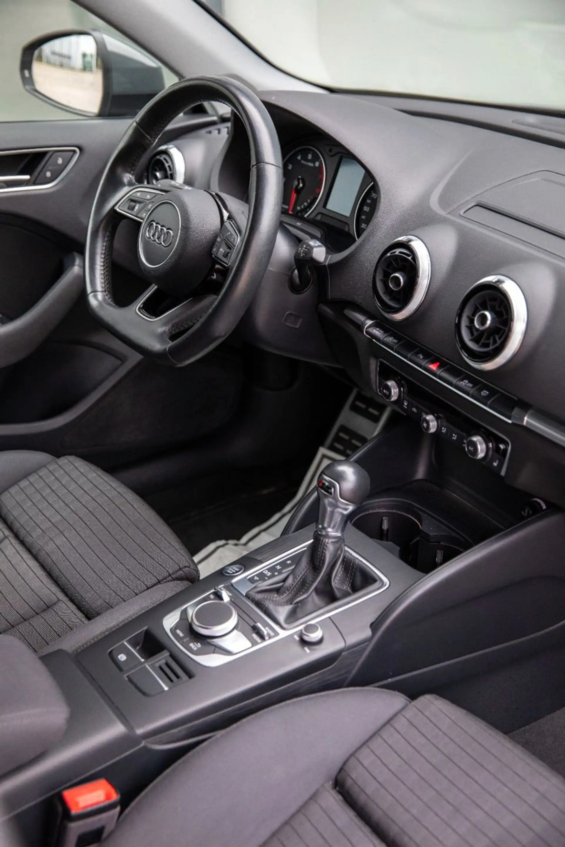 Audi A3 Sportback 1.5 TFSI S-tronic LED Keyless PDC — photo 23