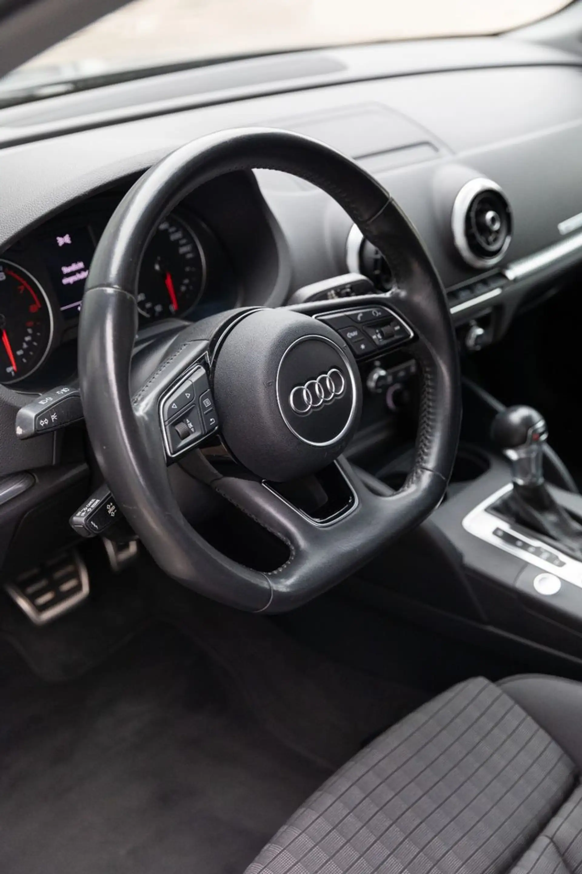 Audi A3 Sportback 1.5 TFSI S-tronic LED Keyless PDC — photo 25