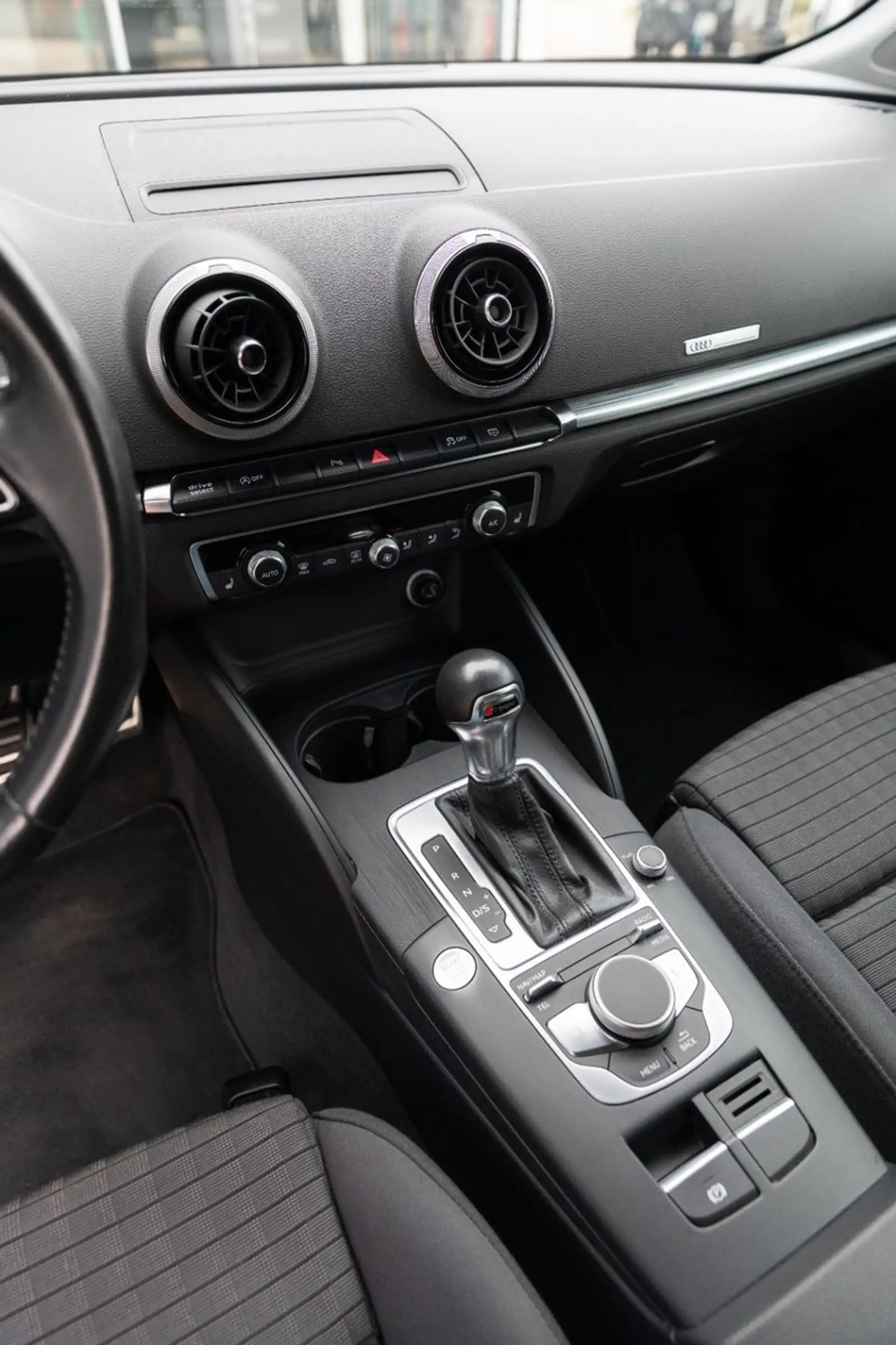 Audi A3 Sportback 1.5 TFSI S-tronic LED Keyless PDC — photo 26