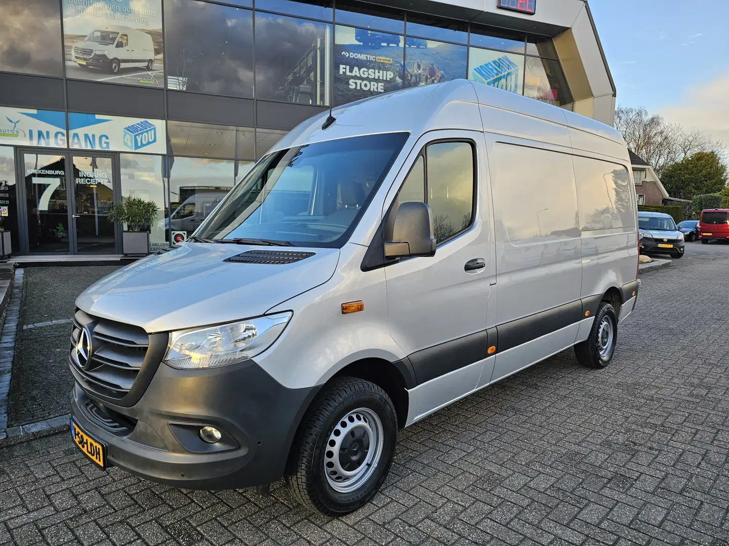 Mercedes-Benz Sprinter 317 CDI L2-H2 RWD * 360 Graden Camera * Car Play * Grijs - 1