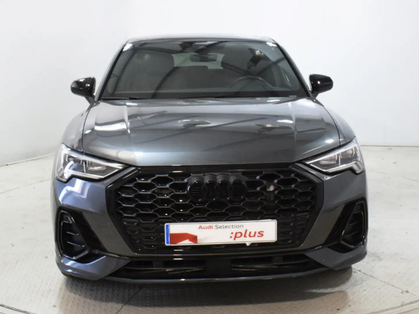 Audi Q3 Sportback 45 TFSIe S line S-tronic Grijs - 2