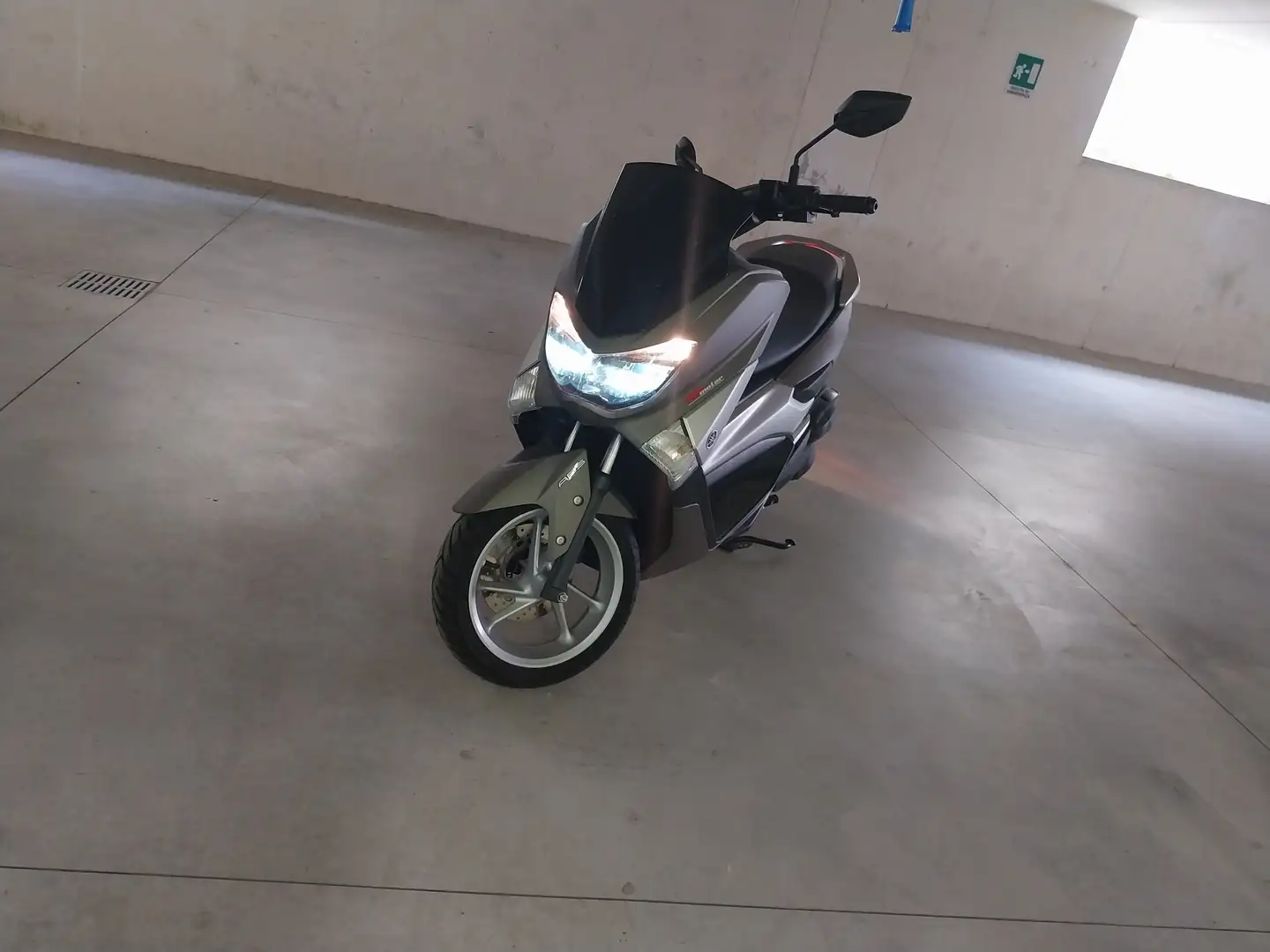 Yamaha NMAX Сірий - 1