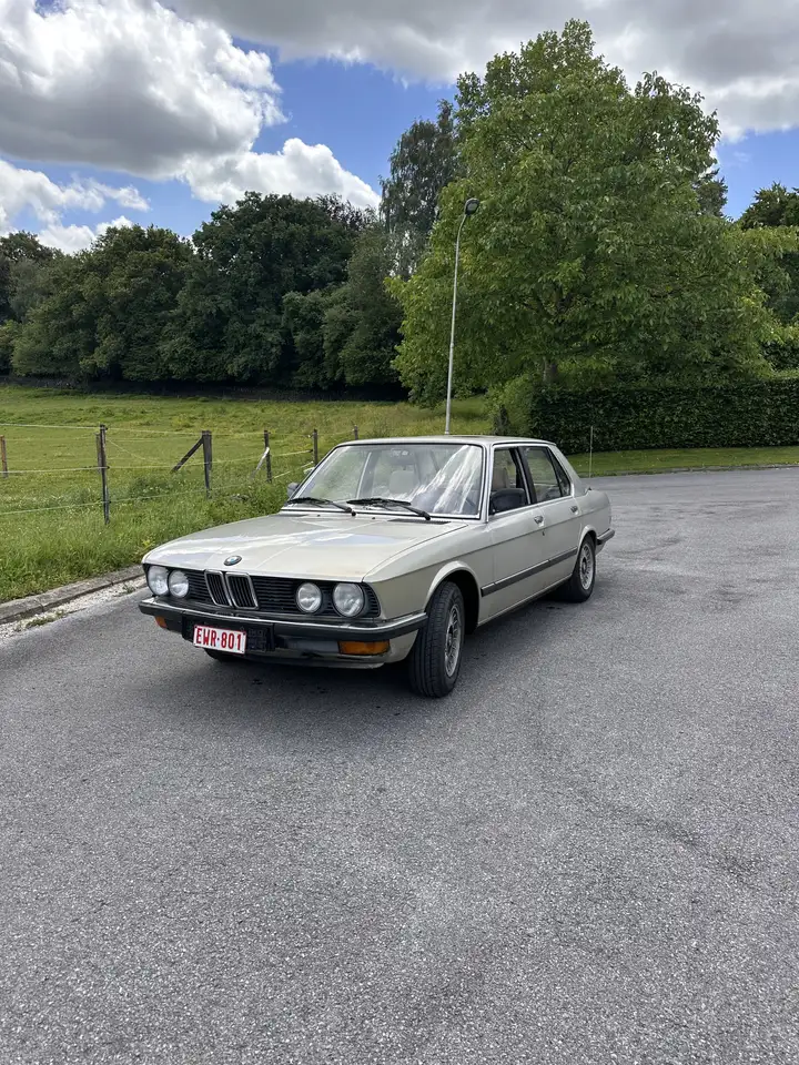 BMW 520i, foto 2