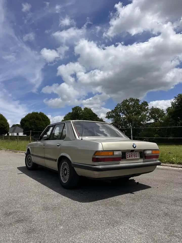 BMW 520i, foto 6