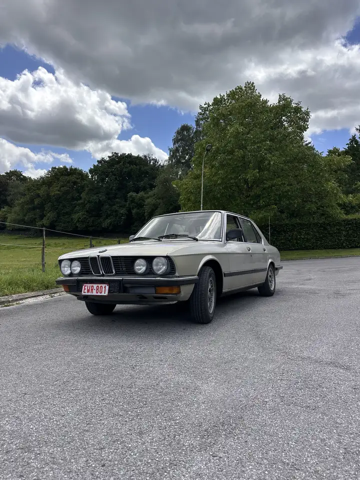 BMW 520i, foto 1
