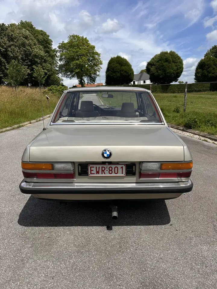 BMW 520i, foto 7
