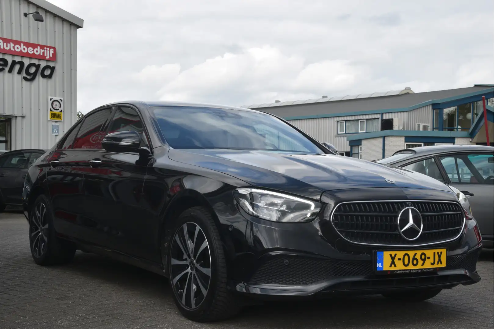 Mercedes-Benz E 300 de Avantgarde Carplay | Keyless | Adaptive cruise Zwart - 2