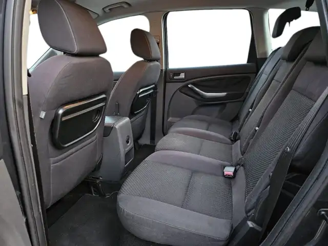 Ford C-Max view 11