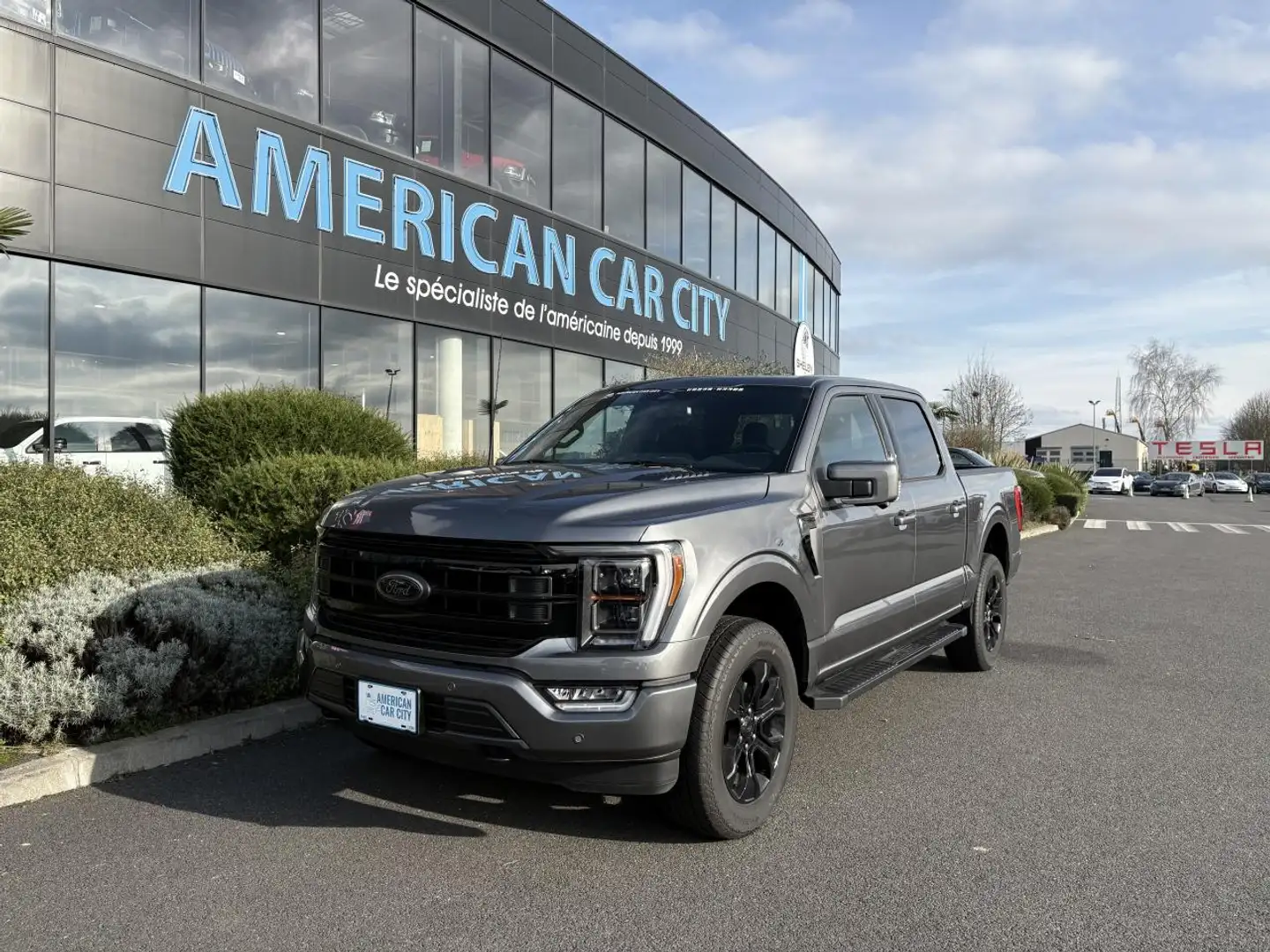 Ford F 150 Supercrew LARIAT Black Package V8 5.0L FLEXFUEL Gris - 1