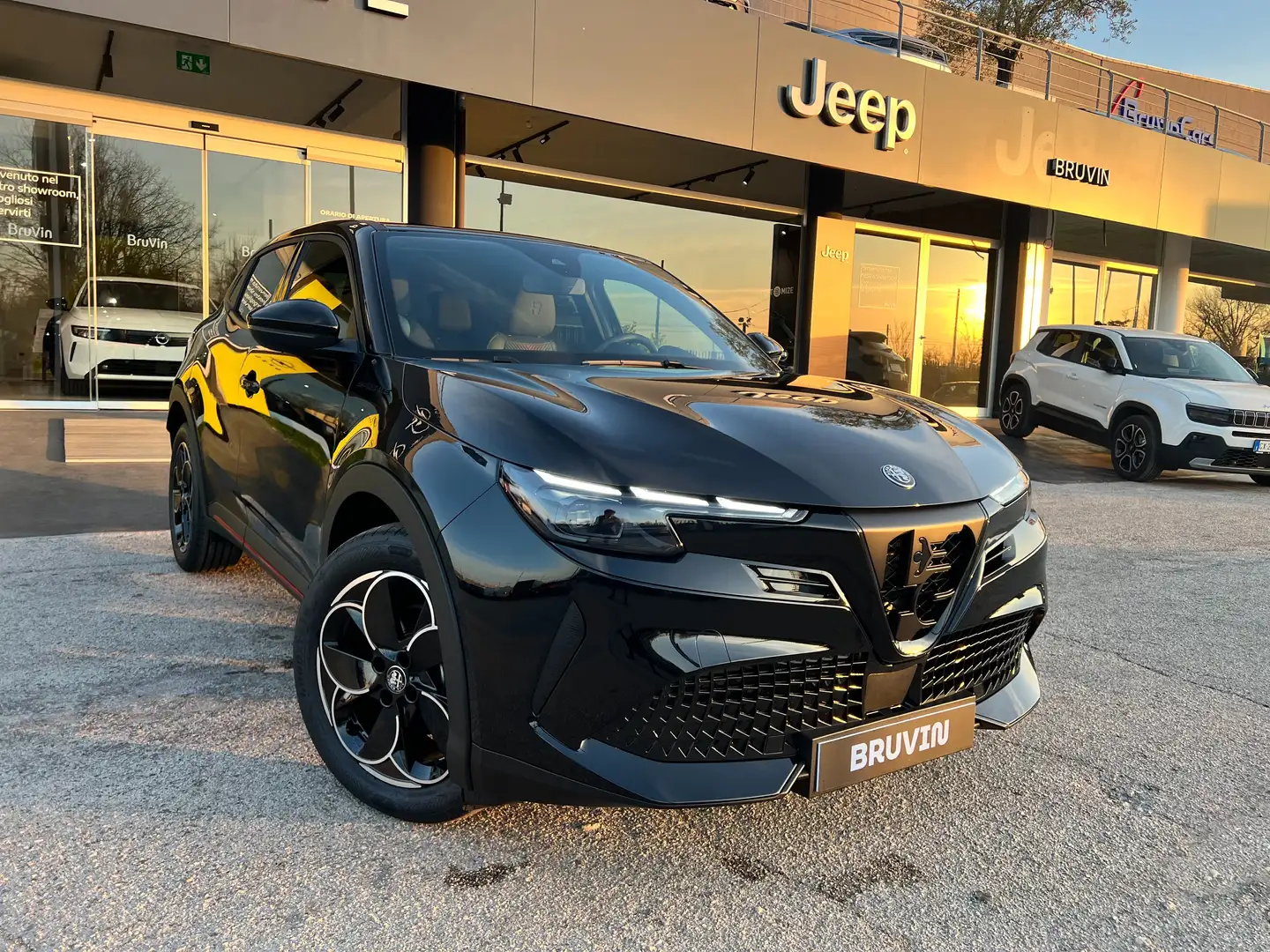 Alfa Romeo Junior Speciale BEV 156cv Nero - 2