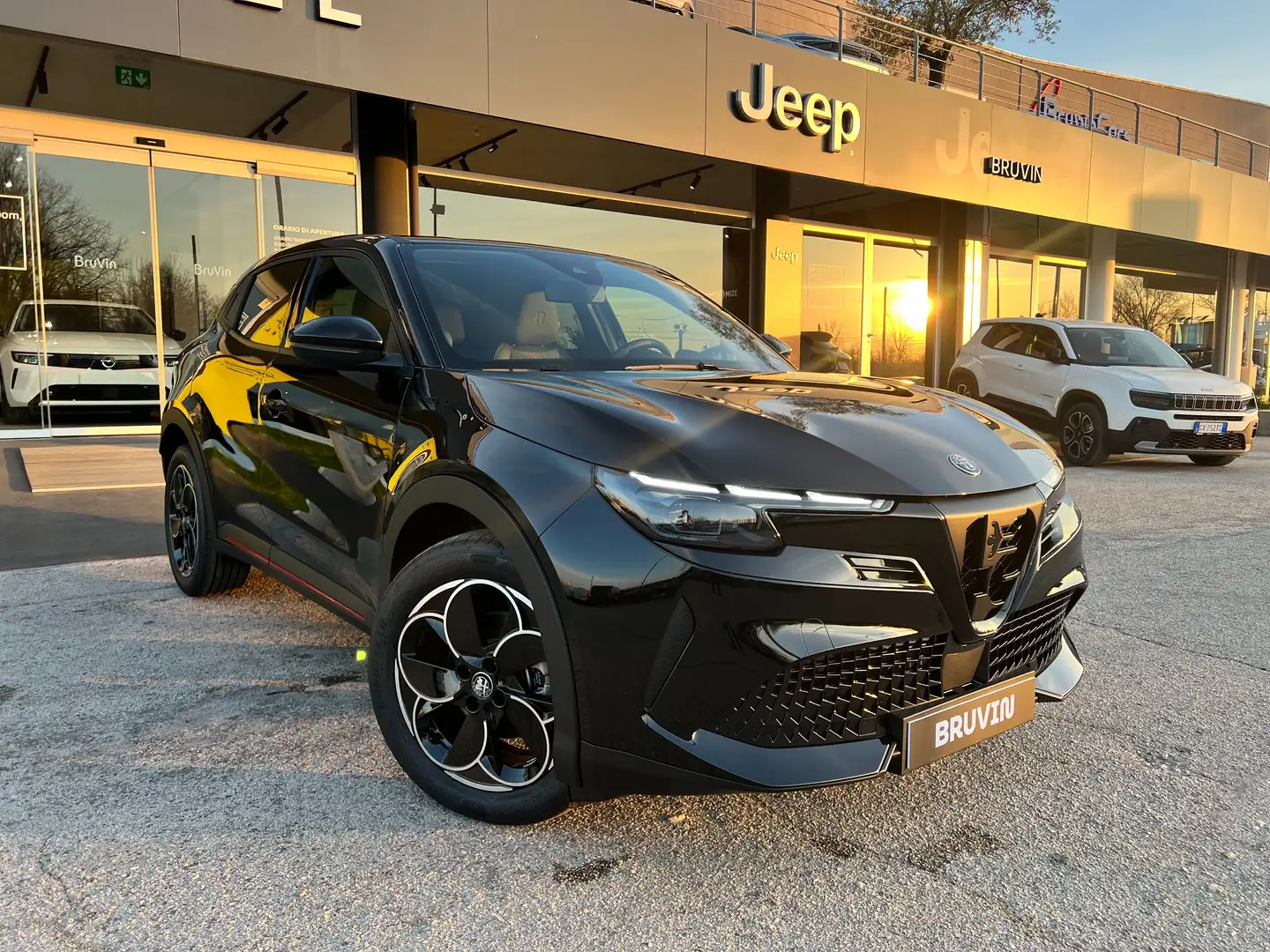 Alfa Romeo Junior Speciale BEV 156cv Nero - 1