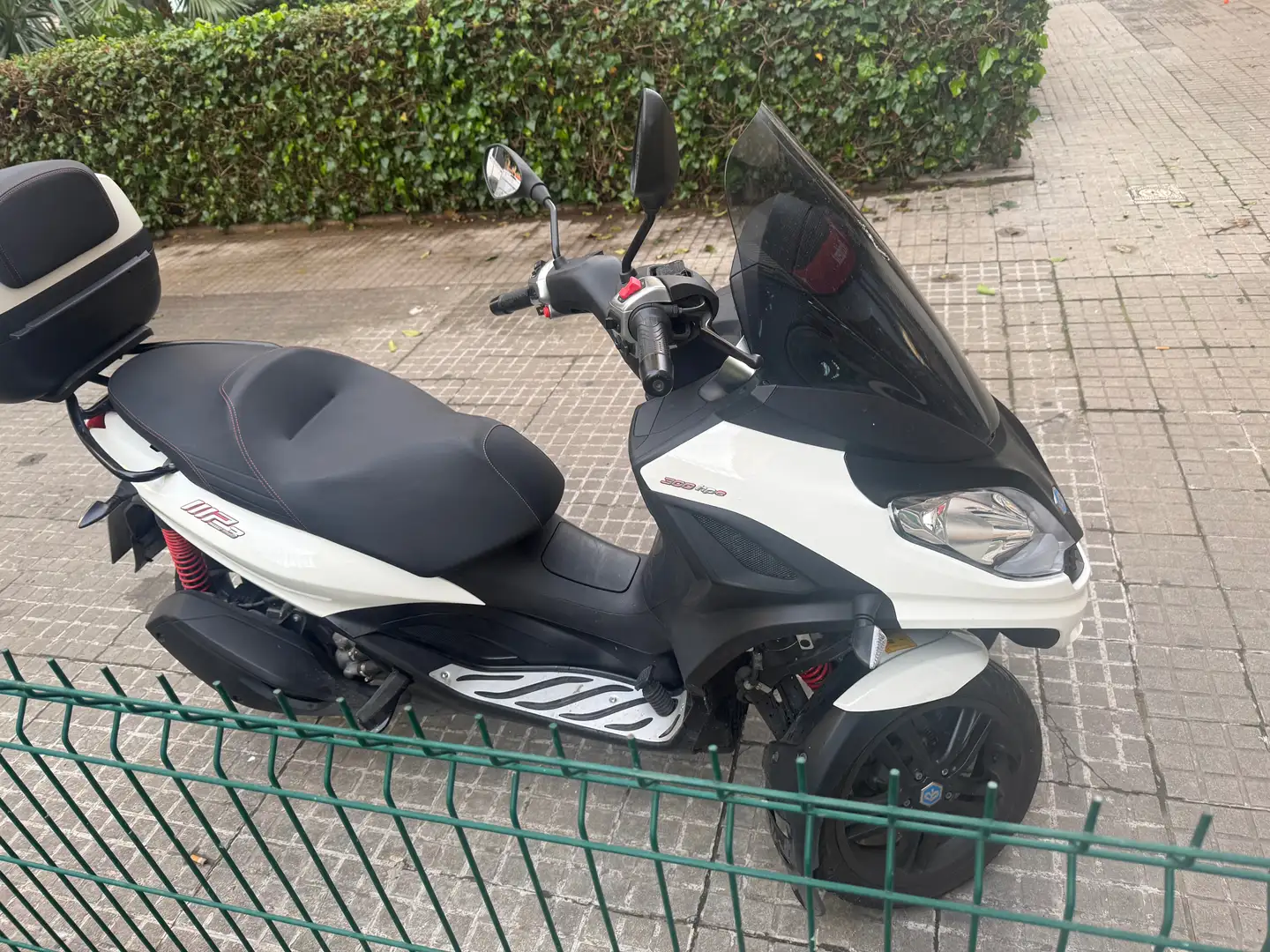 Piaggio MP3 300 HPE SPORT Blanco - 1