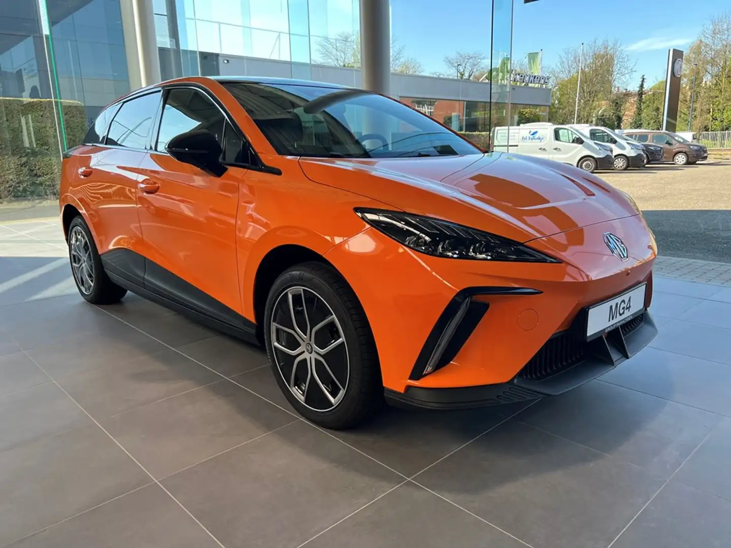MG MG4 77 TROPHY EXTENDED RANGE Orange - 2