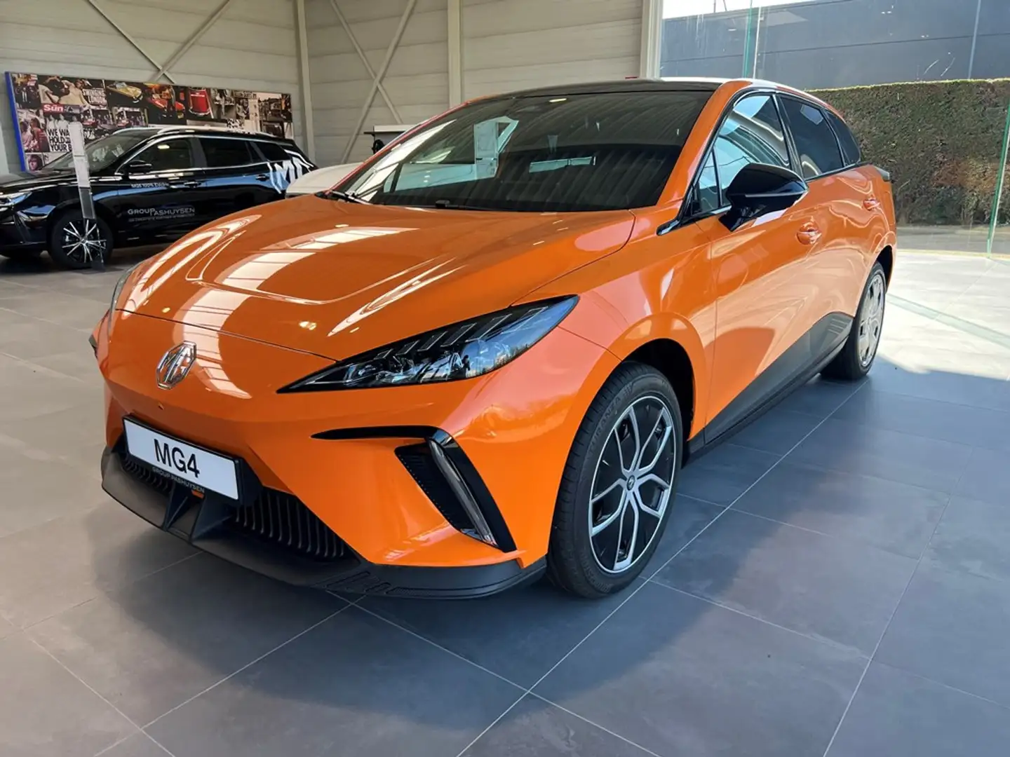 MG MG4 77 TROPHY EXTENDED RANGE Orange - 1