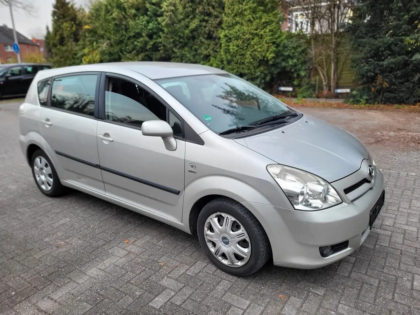 Toyota Corolla Verso 1.8 Sol Automatik/ 7 Sitzer Argent - 1