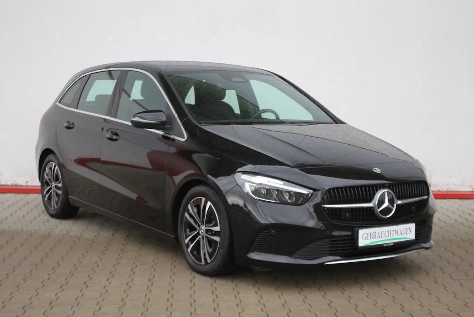 Mercedes-Benz B 180 d 8G Progressive Line Urban WideScreen 458 Schwarz - 1