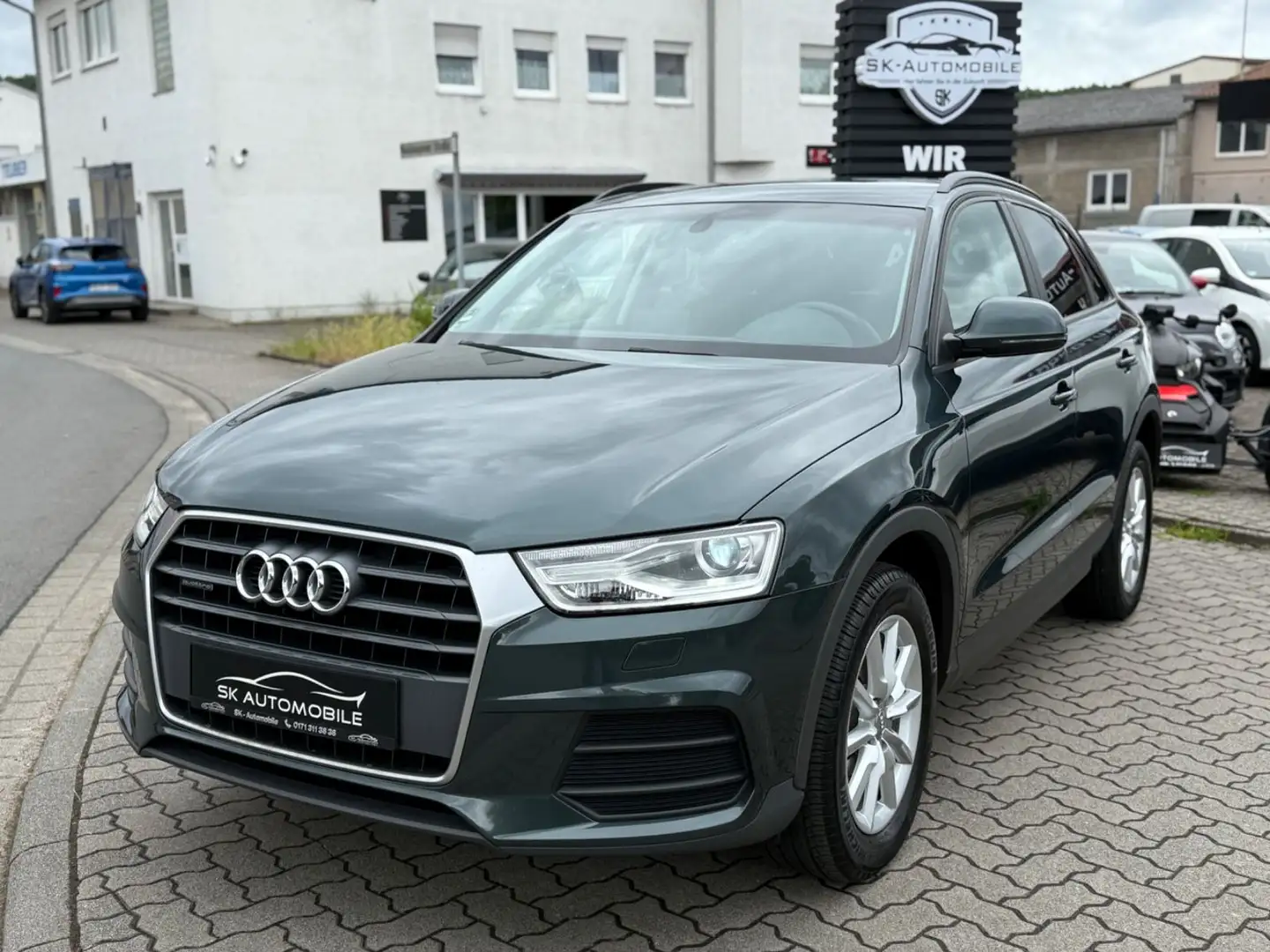 Audi Q3 quattro NAVI-Bi.XENON-LED-KEYLESS-AHK-SHZG Grün - 2