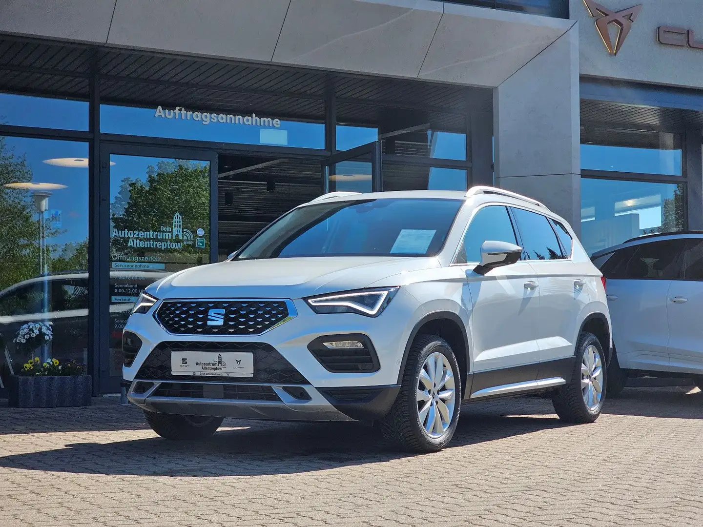 SEAT Ateca 1.5 TSI ACT 110kW Xperience DSG NAVI AHK Weiß - 1