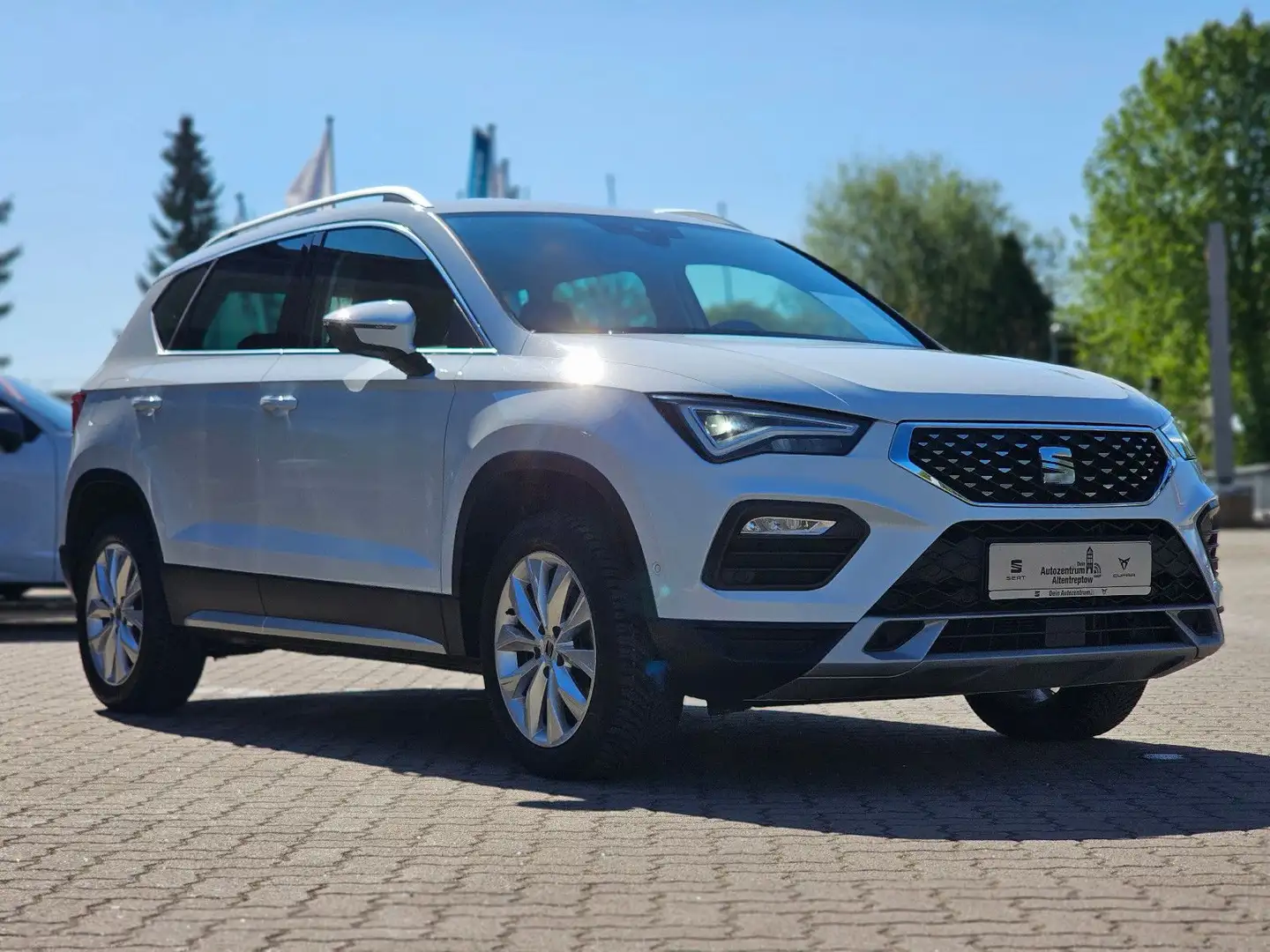 SEAT Ateca 1.5 TSI ACT 110kW Xperience DSG NAVI AHK Weiß - 2